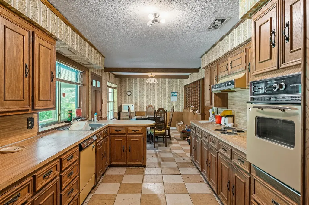 136 Vz County Road 2121 Canton TX 75103