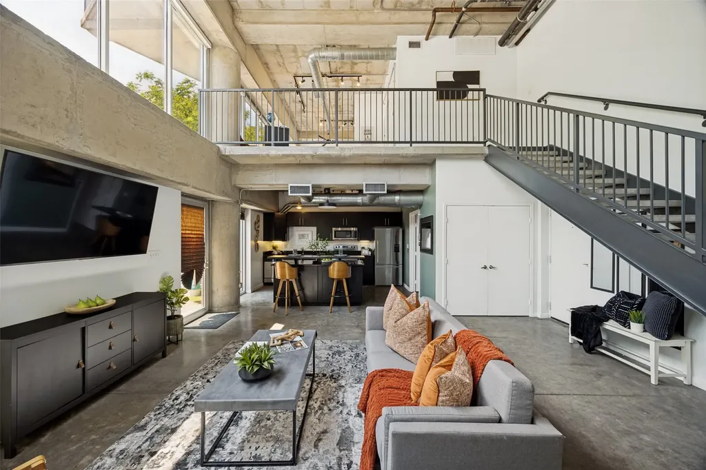 Dallas TX, 1001 Belleview Street, Unit 101