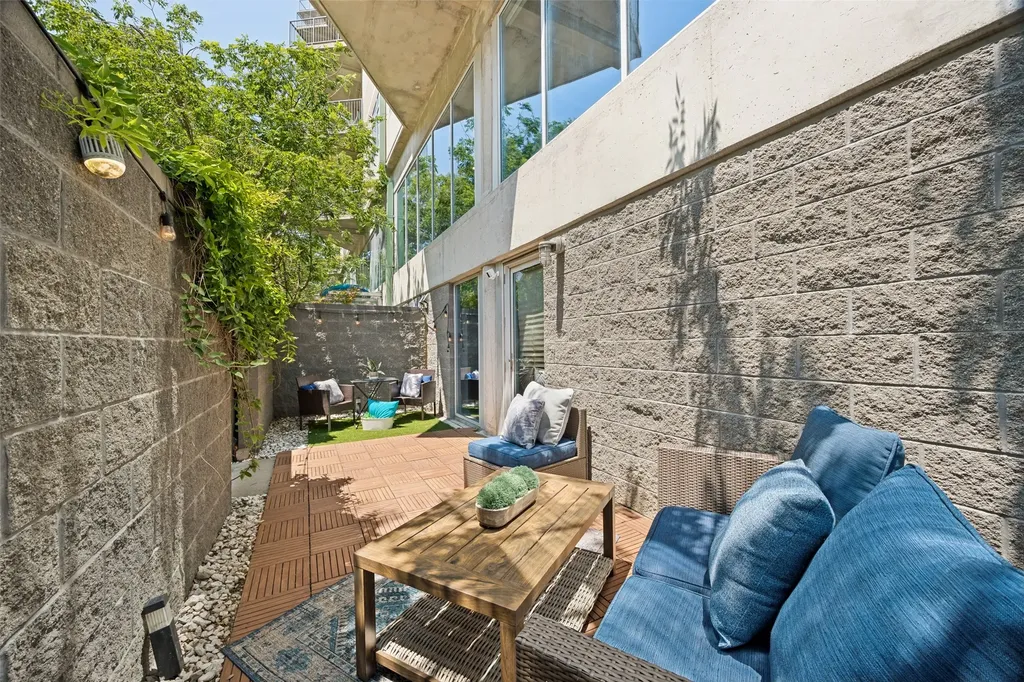 1001 Belleview Street Dallas TX 75215