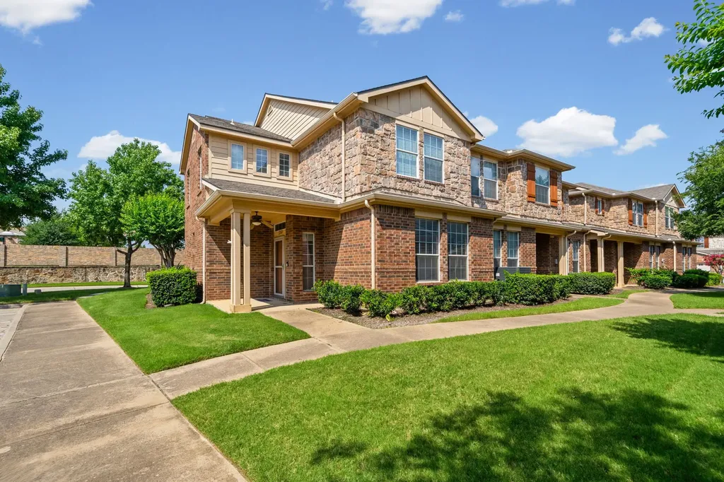 2204 Canterbury Park Drive Grand Prairie TX 75050