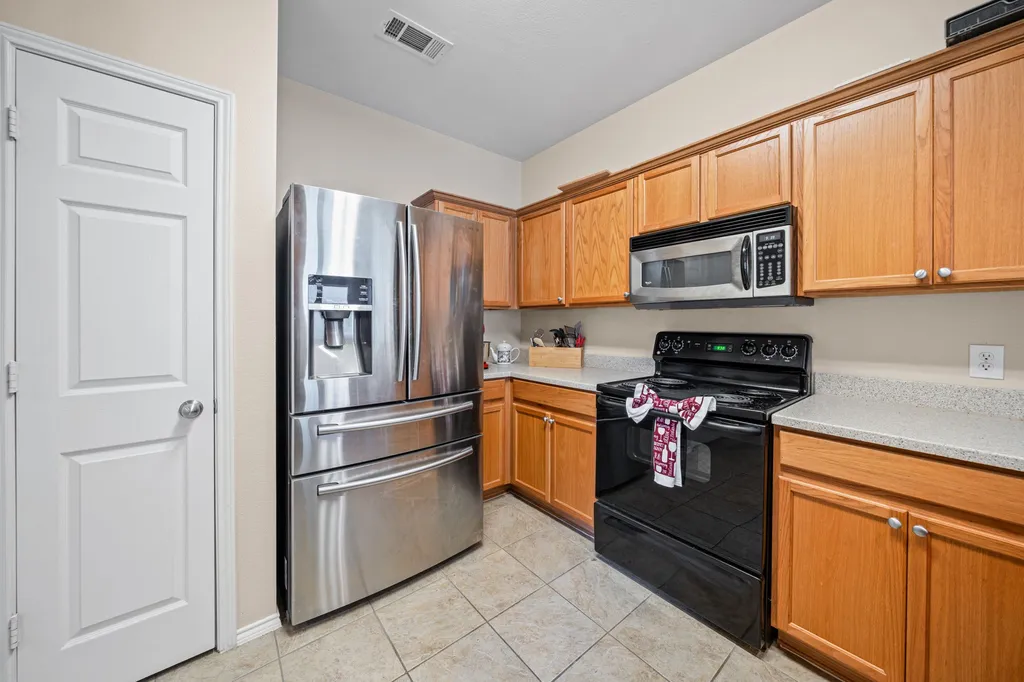 2204 Canterbury Park Drive Grand Prairie TX 75050