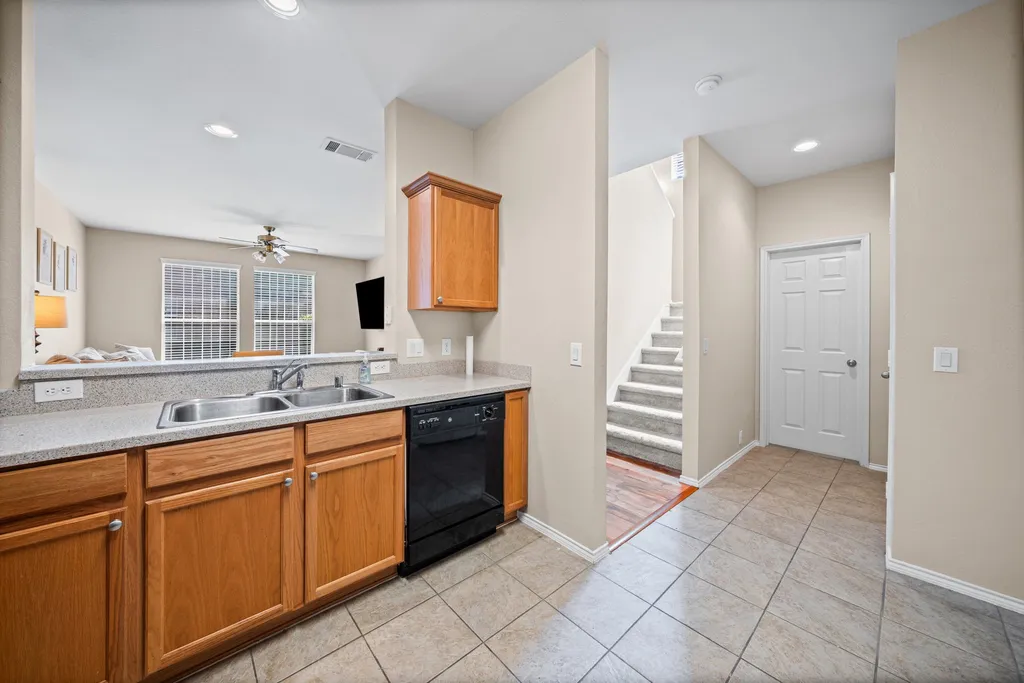 2204 Canterbury Park Drive Grand Prairie TX 75050