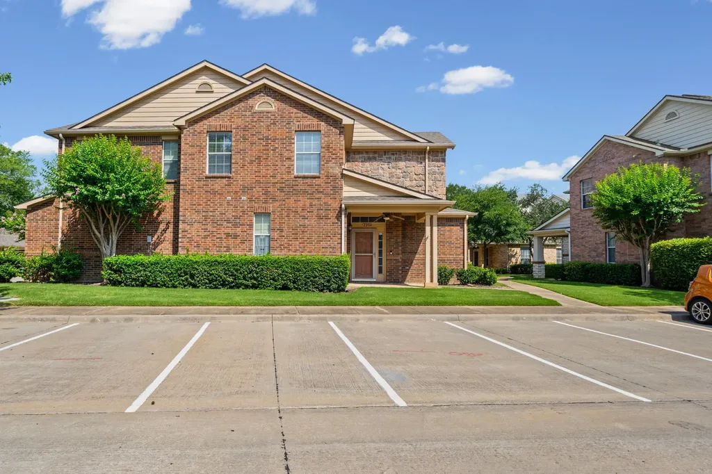 2204 Canterbury Park Drive Grand Prairie TX 75050