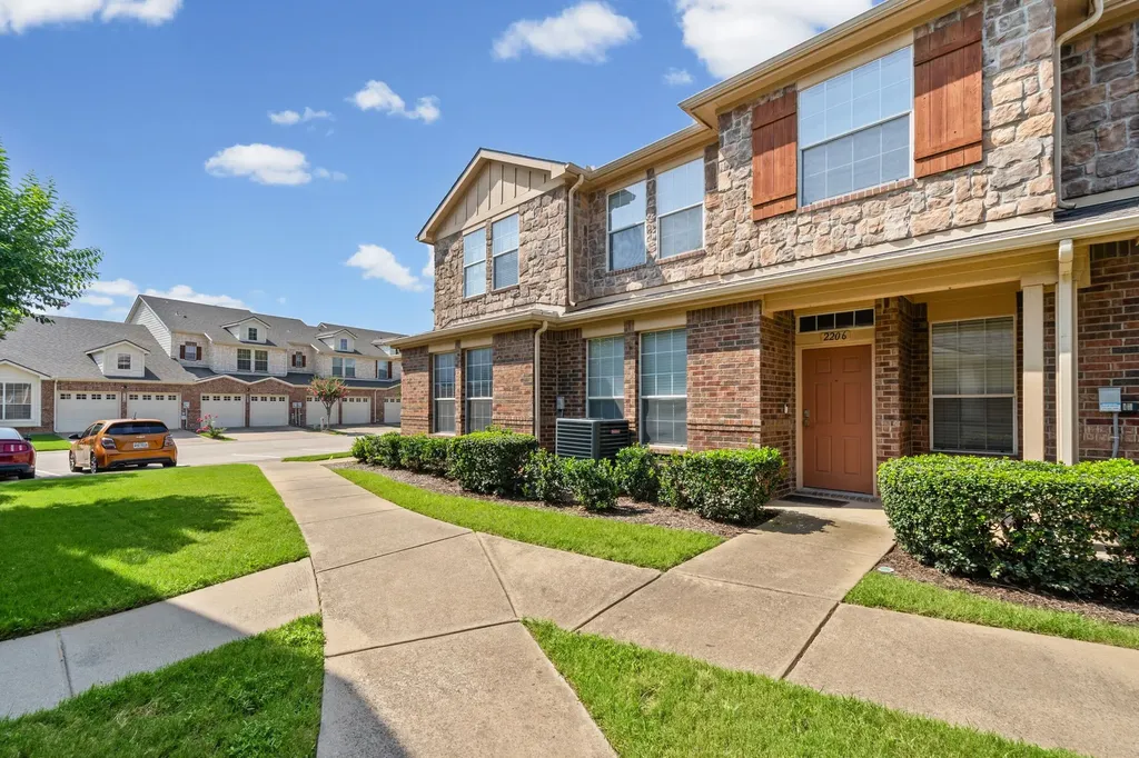 2204 Canterbury Park Drive Grand Prairie TX 75050