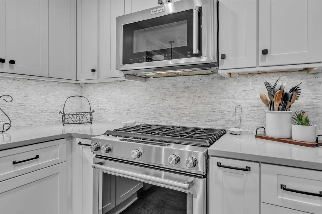 4421 Allencrest Lane Dallas TX 75244