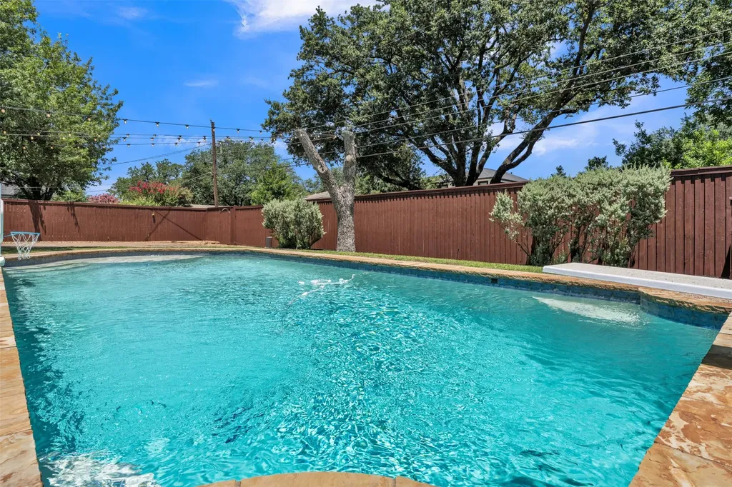 4421 Allencrest Lane Dallas TX 75244