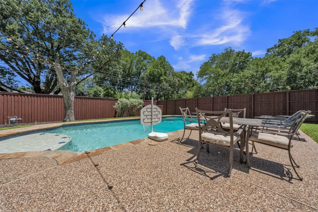 4421 Allencrest Lane Dallas TX 75244