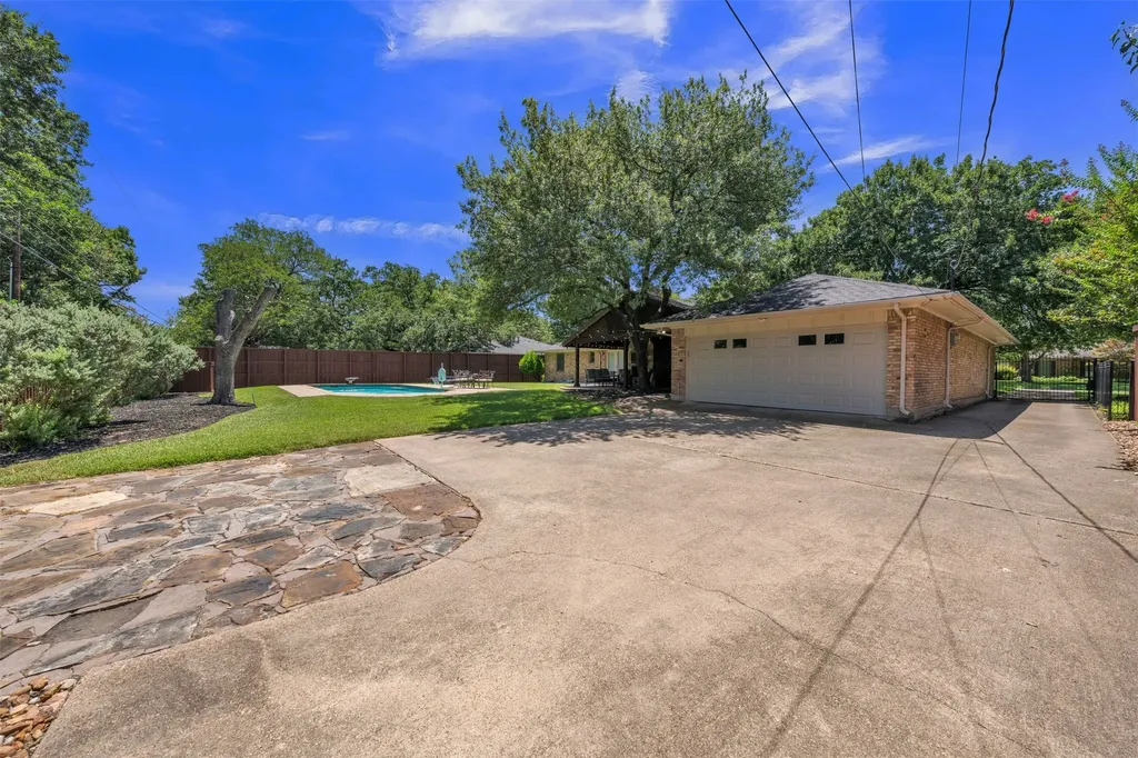 4421 Allencrest Lane Dallas TX 75244