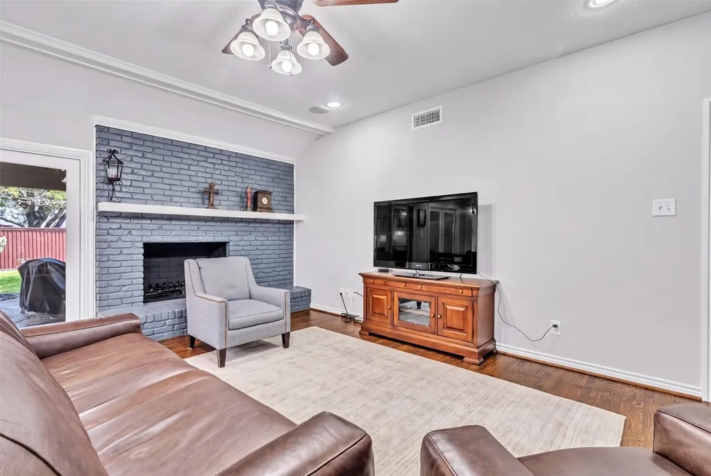 4421 Allencrest Lane Dallas TX 75244