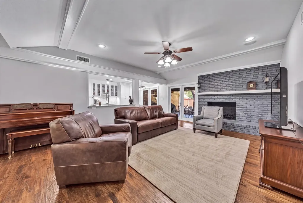 4421 Allencrest Lane Dallas TX 75244