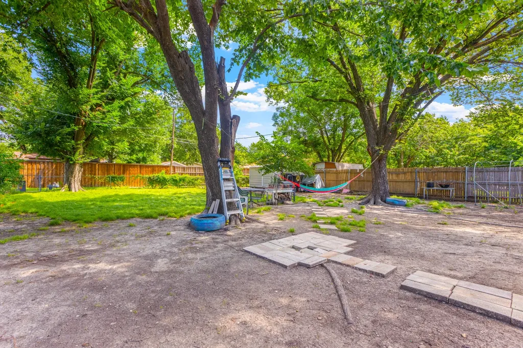 301 W Ridgewood Drive Garland TX 75041