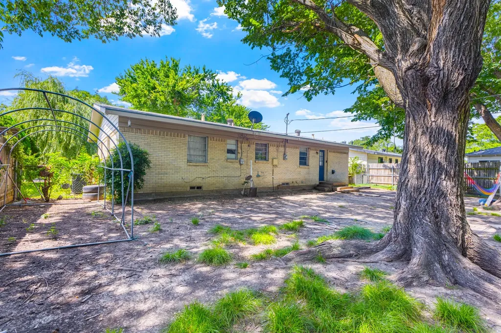 301 W Ridgewood Drive Garland TX 75041