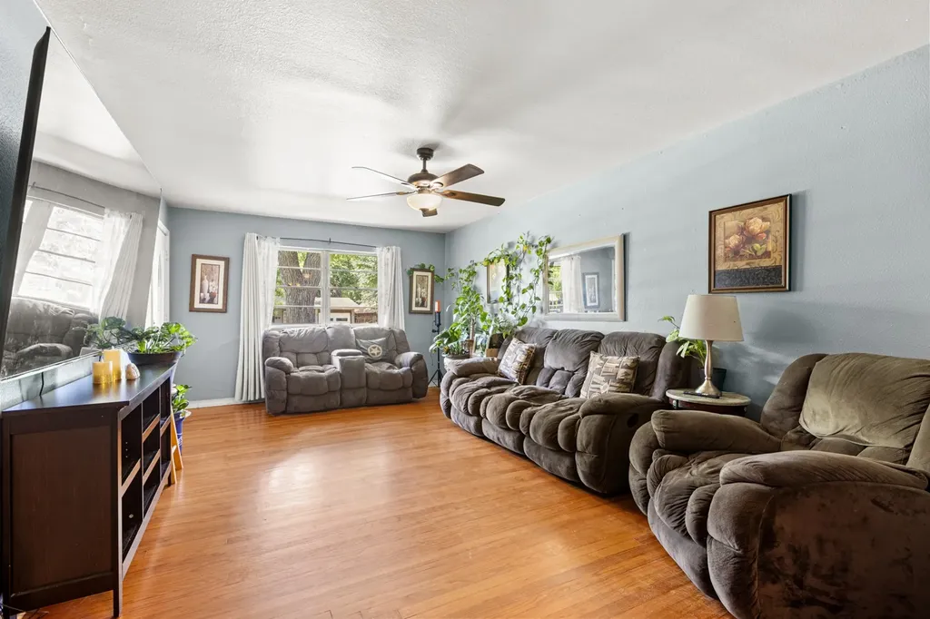 301 W Ridgewood Drive Garland TX 75041