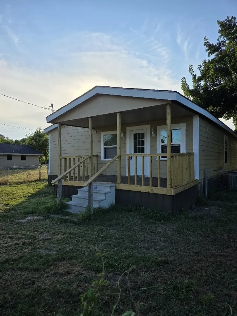 916 West Avenue B Rosebud TX 76570