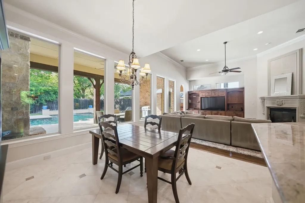 4229 Bluffview Boulevard Dallas TX 75209