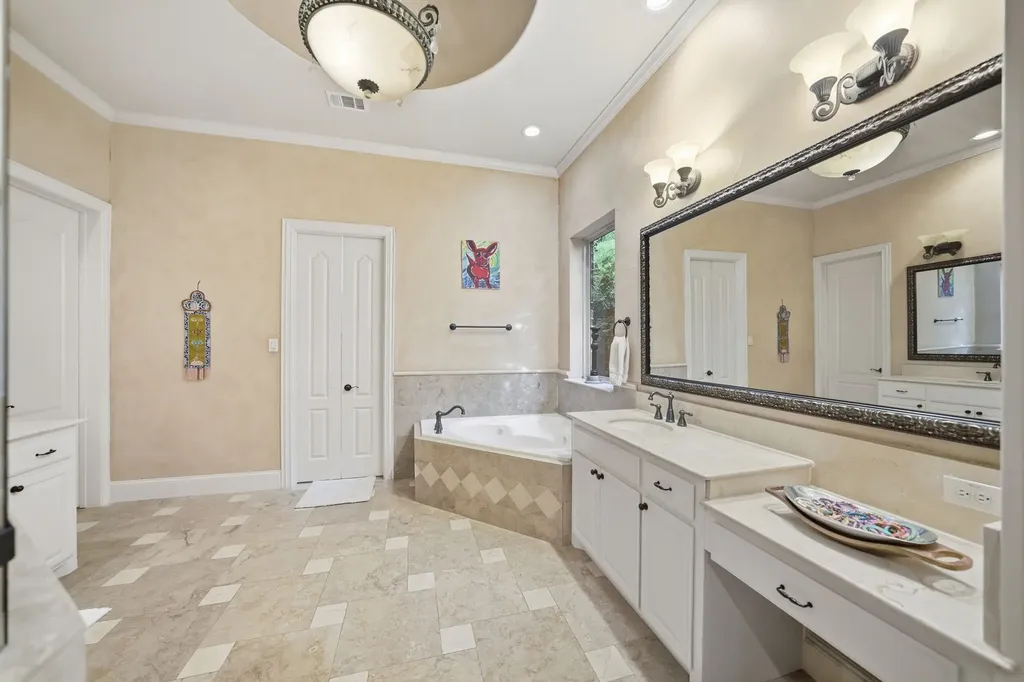 4229 Bluffview Boulevard Dallas TX 75209