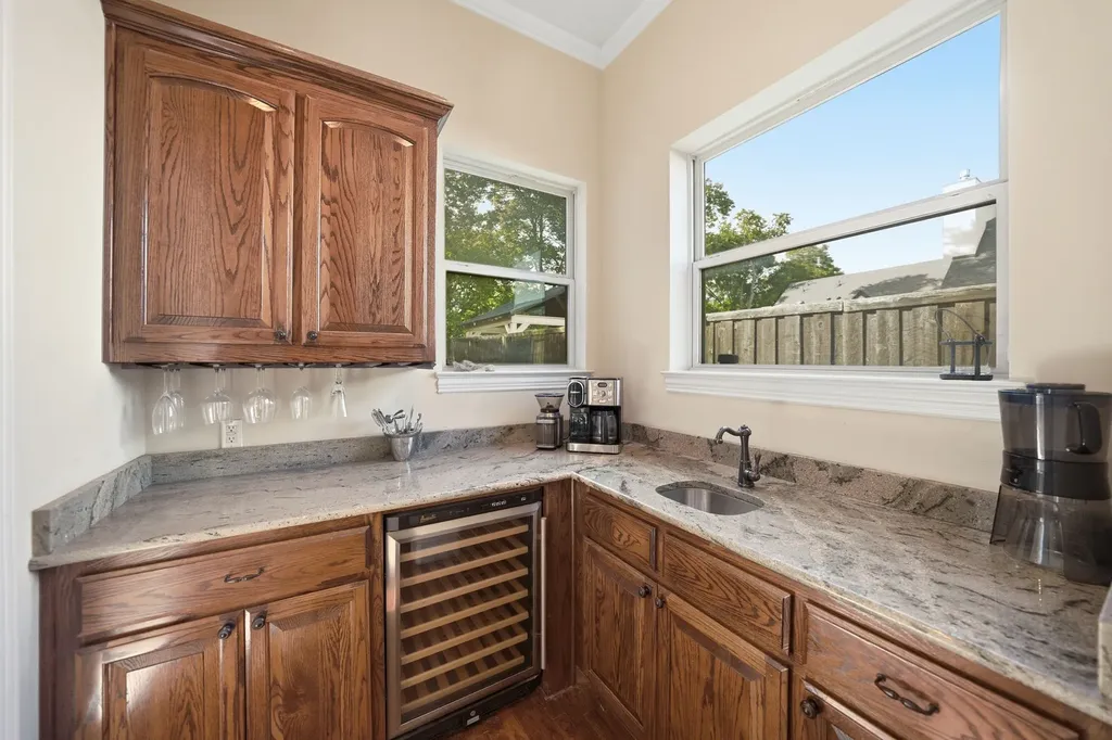 4229 Bluffview Boulevard Dallas TX 75209