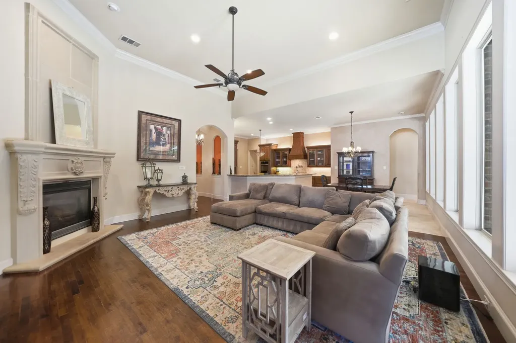 4229 Bluffview Boulevard Dallas TX 75209