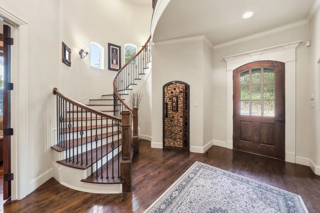 4229 Bluffview Boulevard Dallas TX 75209