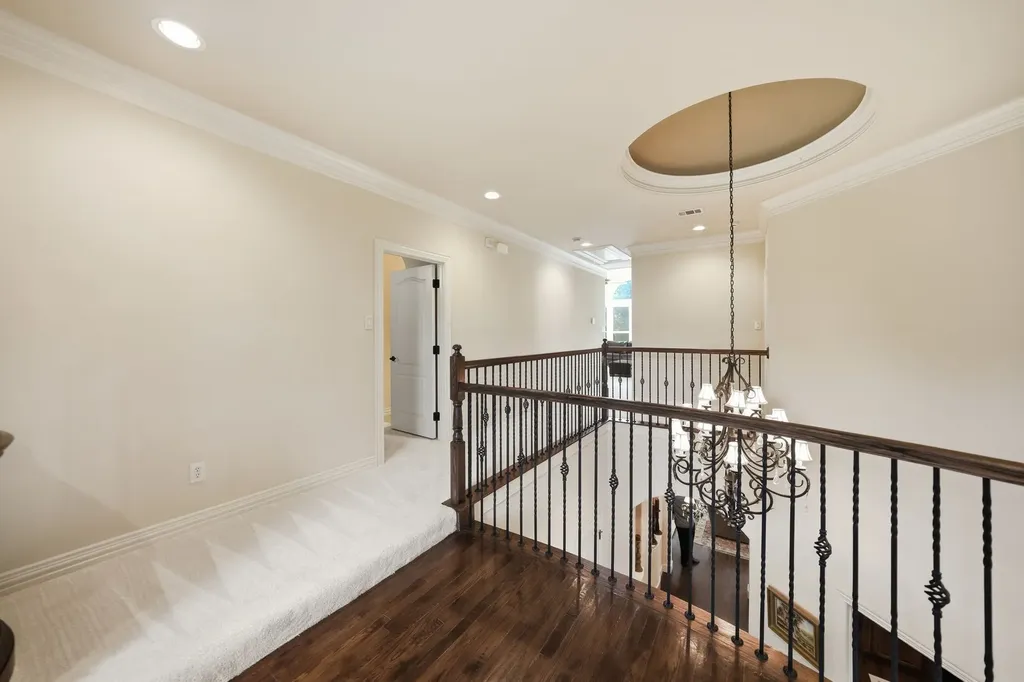 4229 Bluffview Boulevard Dallas TX 75209