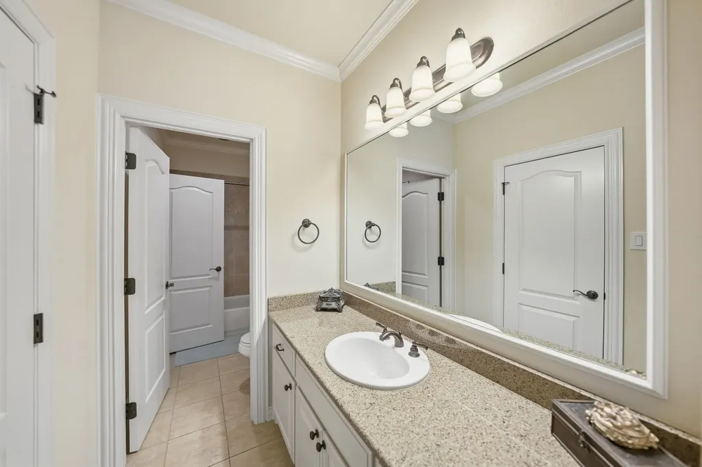 4229 Bluffview Boulevard Dallas TX 75209