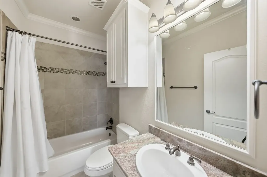 4229 Bluffview Boulevard Dallas TX 75209