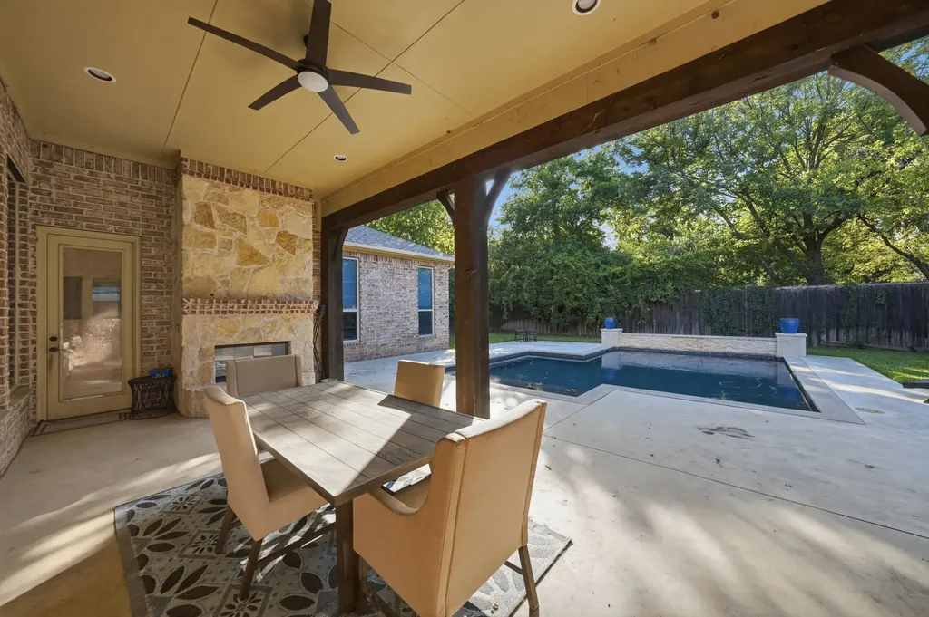 4229 Bluffview Boulevard Dallas TX 75209