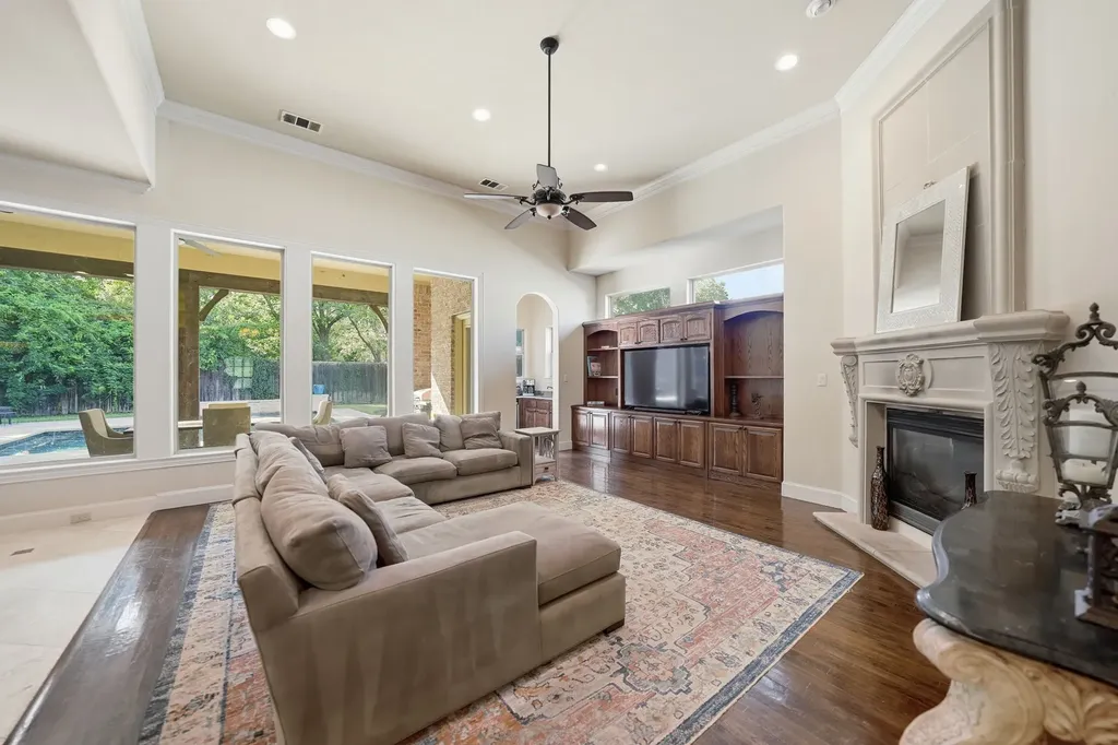 4229 Bluffview Boulevard Dallas TX 75209