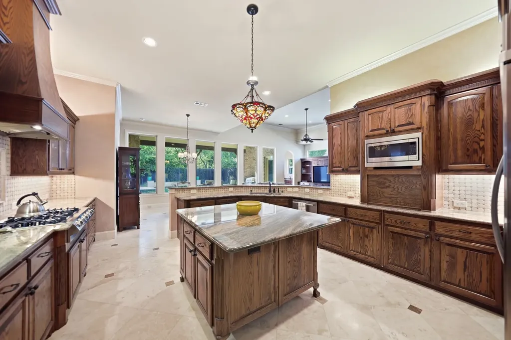 4229 Bluffview Boulevard Dallas TX 75209
