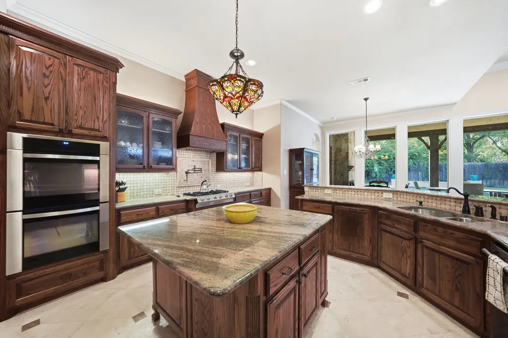 4229 Bluffview Boulevard Dallas TX 75209