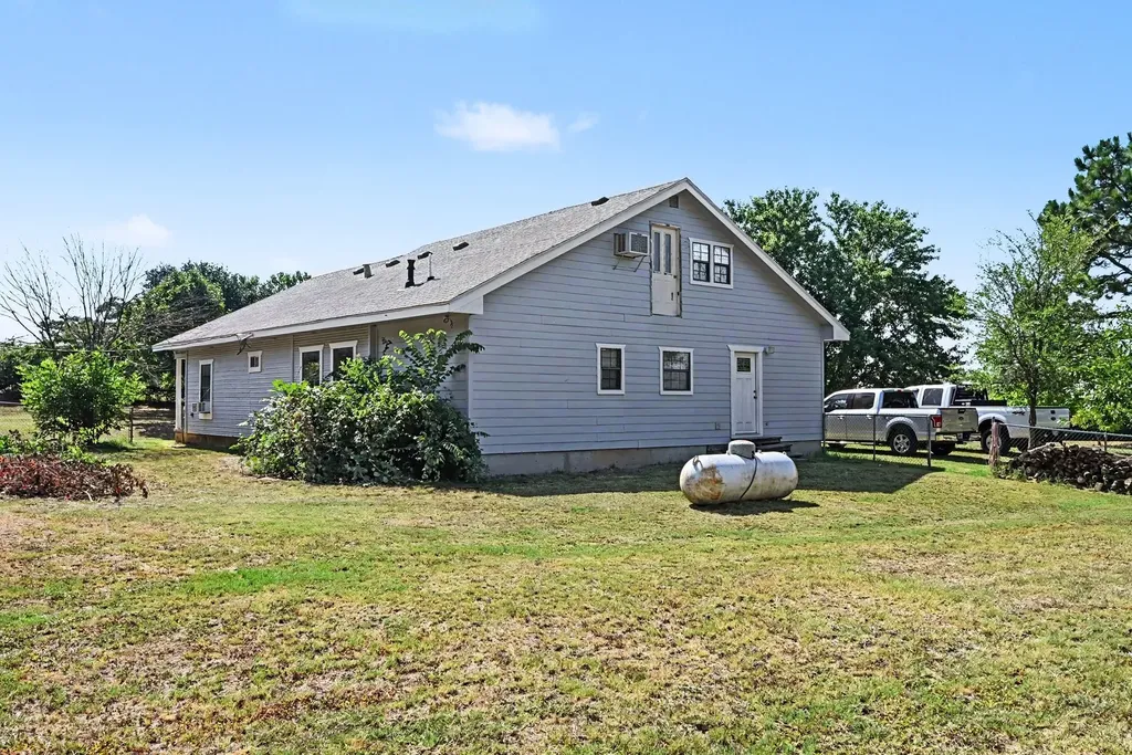 1060 County Road 4360 Decatur TX 76234