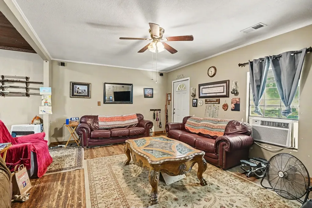 1060 County Road 4360 Decatur TX 76234