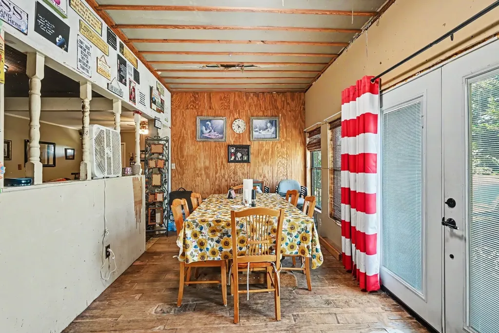 1060 County Road 4360 Decatur TX 76234
