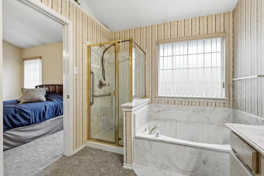 2703 Old English Court Euless TX 76039
