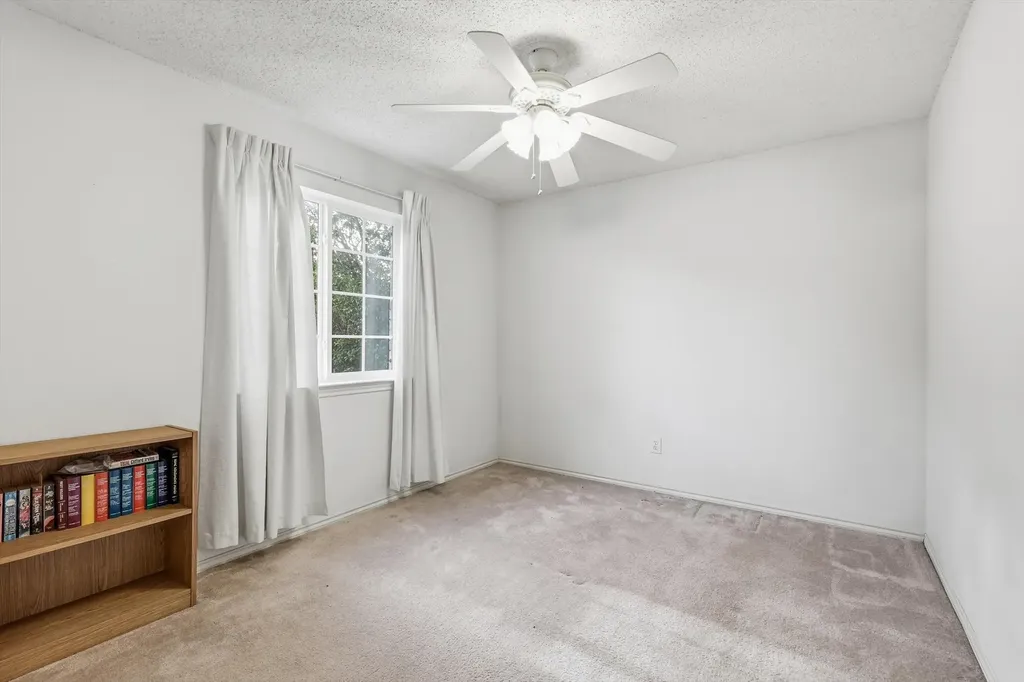 2703 Old English Court Euless TX 76039
