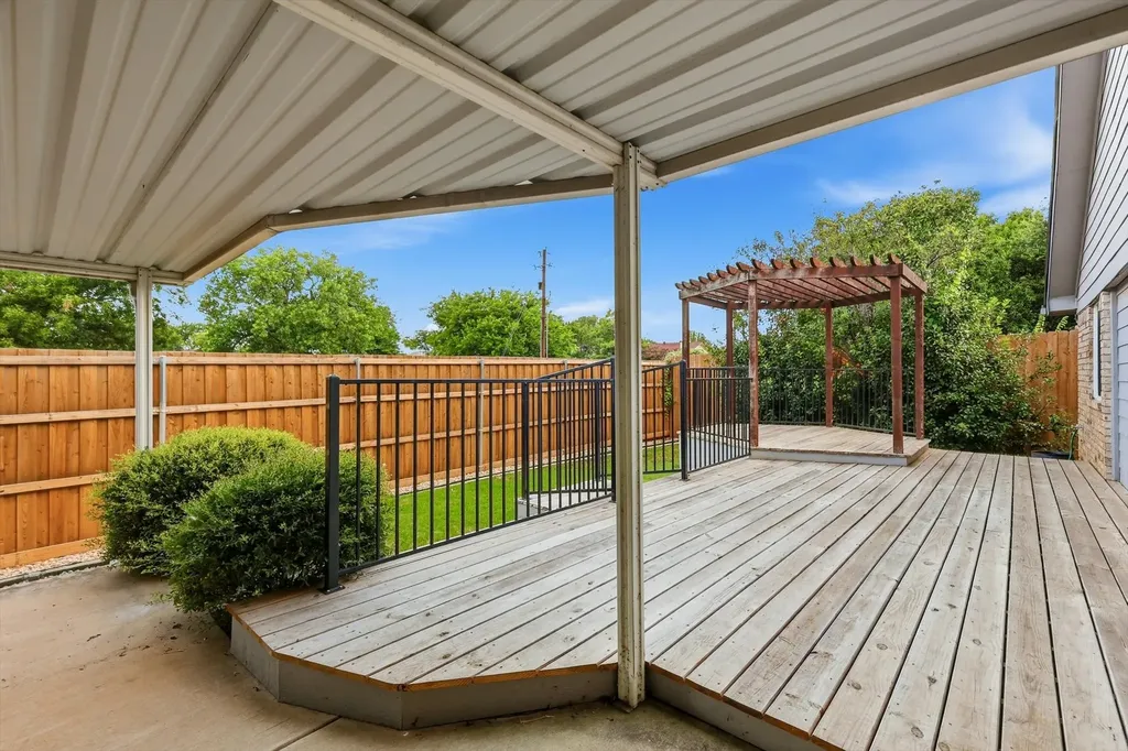 2703 Old English Court Euless TX 76039