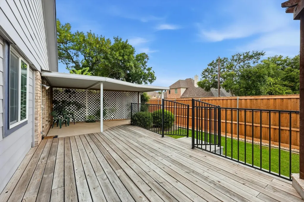 2703 Old English Court Euless TX 76039