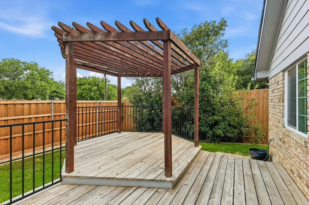 2703 Old English Court Euless TX 76039