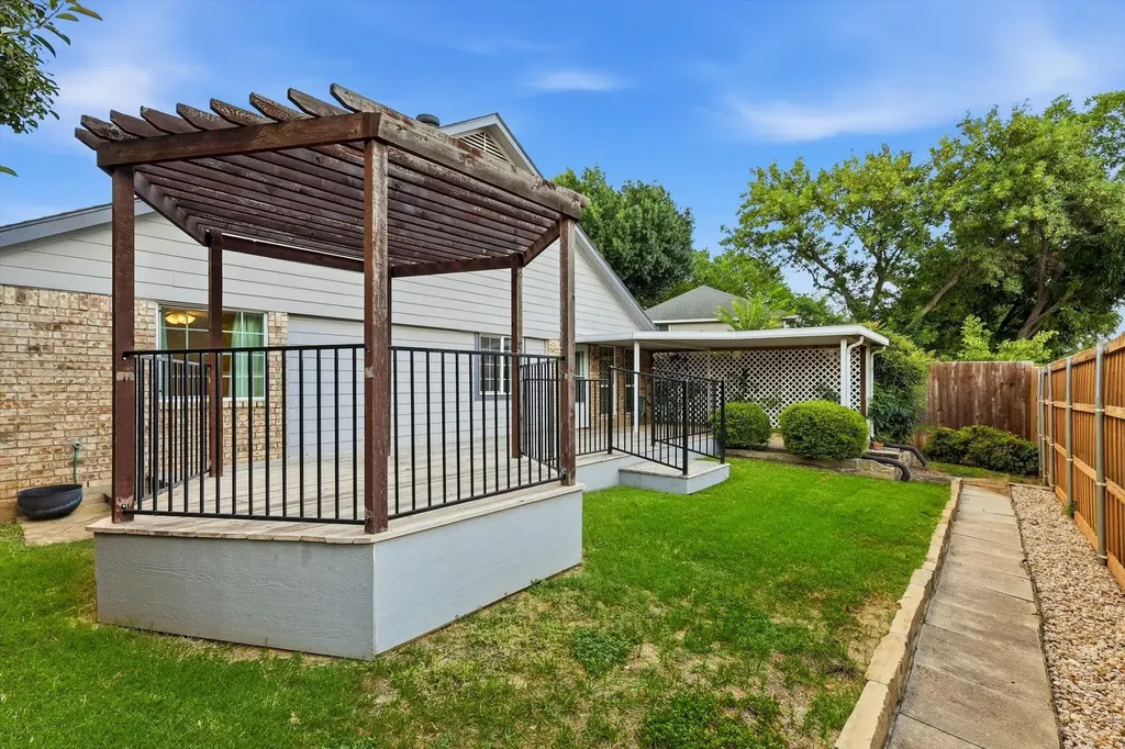 2703 Old English Court Euless TX 76039