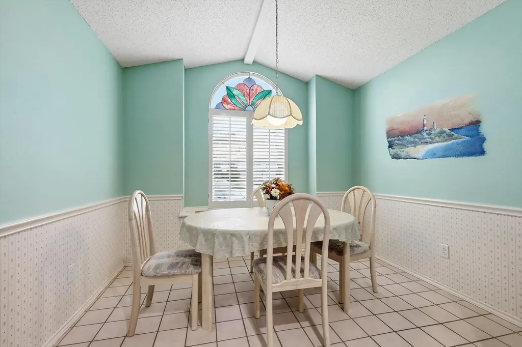 2703 Old English Court Euless TX 76039