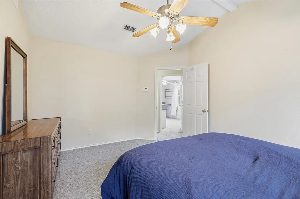 2703 Old English Court Euless TX 76039