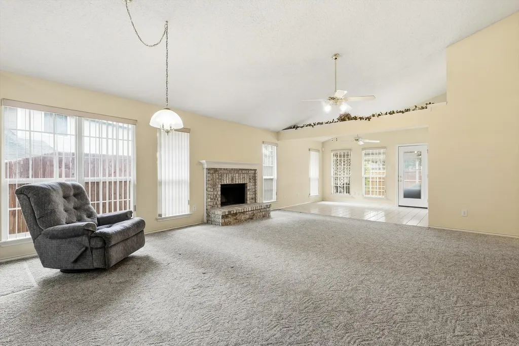 2703 Old English Court Euless TX 76039