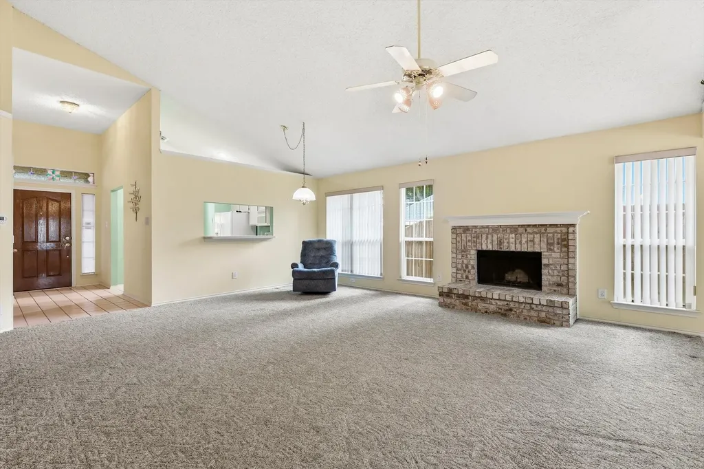 2703 Old English Court Euless TX 76039