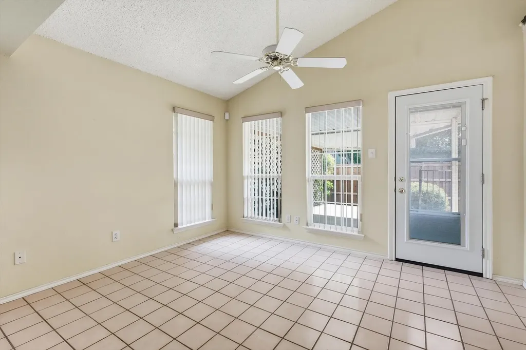 2703 Old English Court Euless TX 76039