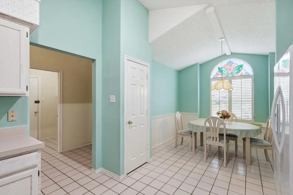 2703 Old English Court Euless TX 76039