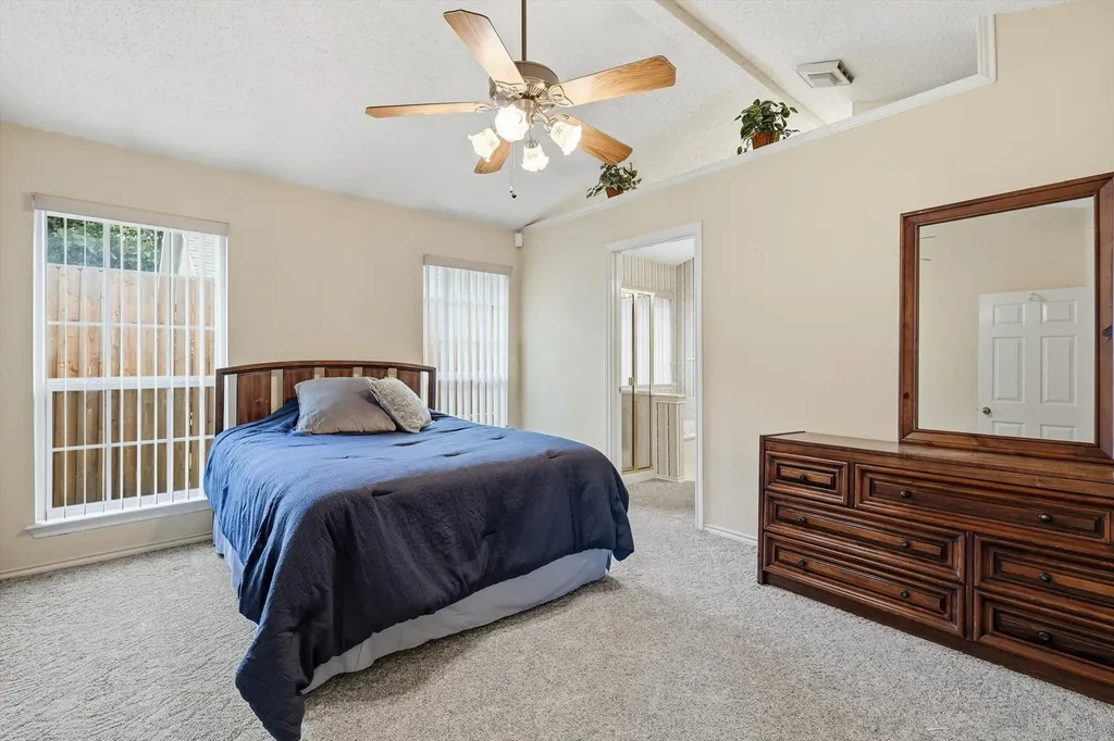 2703 Old English Court Euless TX 76039