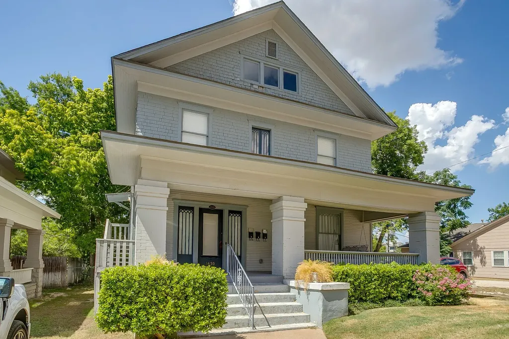 1630 Mistletoe Boulevard Fort Worth TX 76104