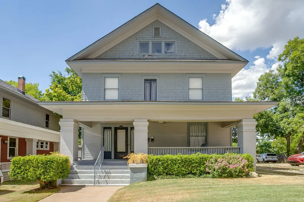 1630 Mistletoe Boulevard Fort Worth TX 76104