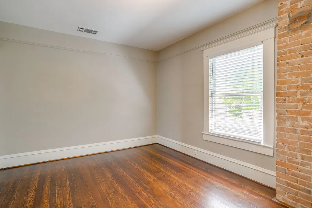 1630 Mistletoe Boulevard Fort Worth TX 76104