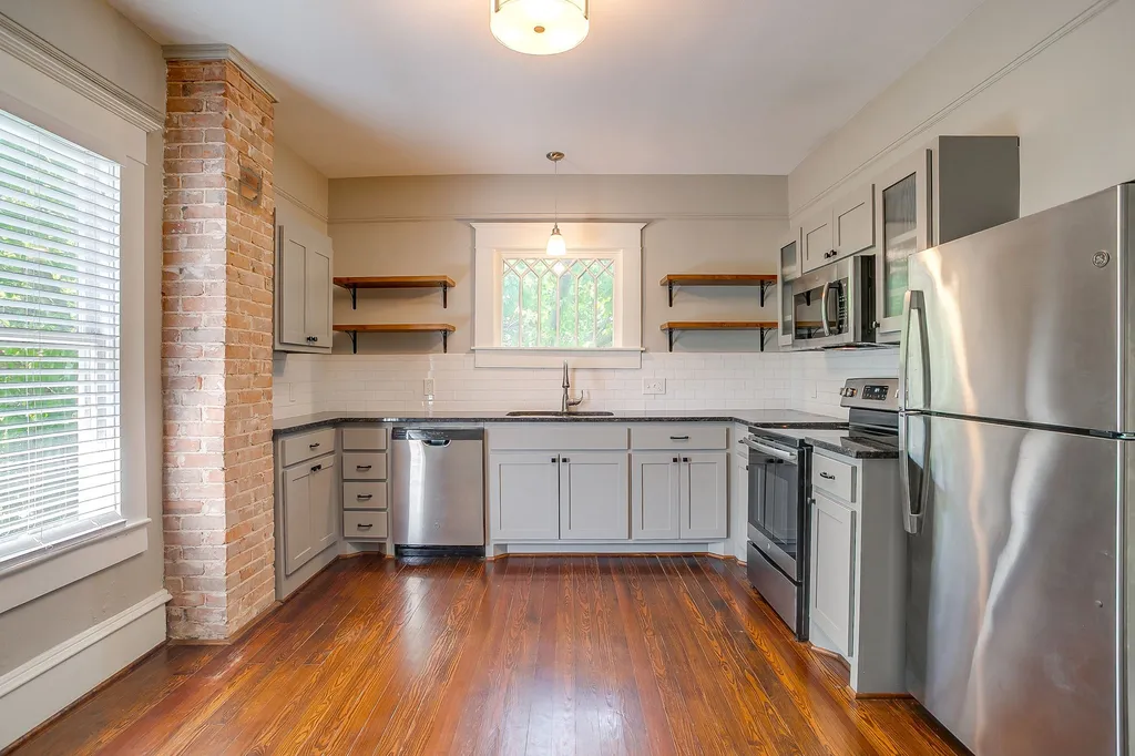 1630 Mistletoe Boulevard Fort Worth TX 76104